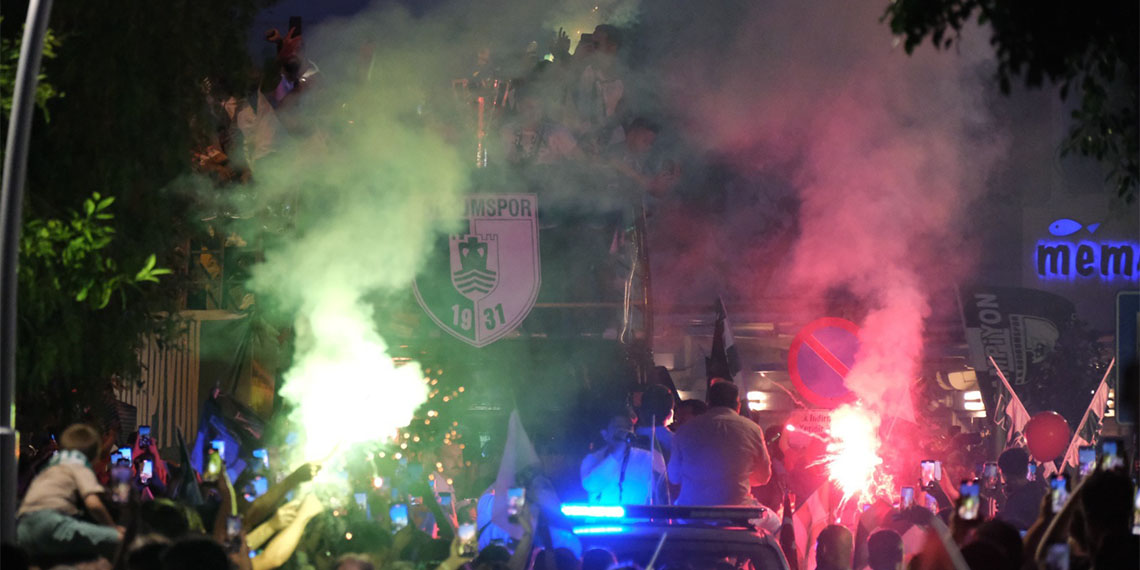 Süper Lig'e yükselen Bodrum FK şampiyonluğu kutladı