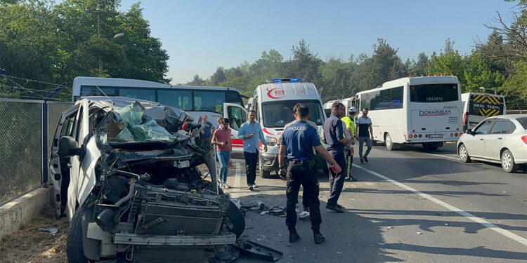 Tekirdağ'da işçi servis midibüsü ile minibüs çarpıştı; 2 ölü