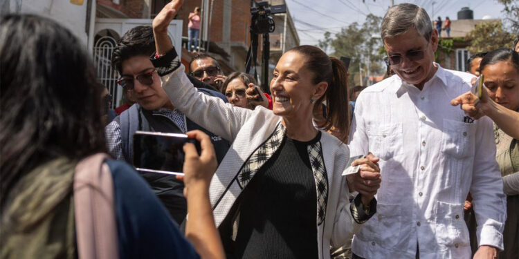 Meksika'nın ilk kadın Cumhurbaşkanı seçildi