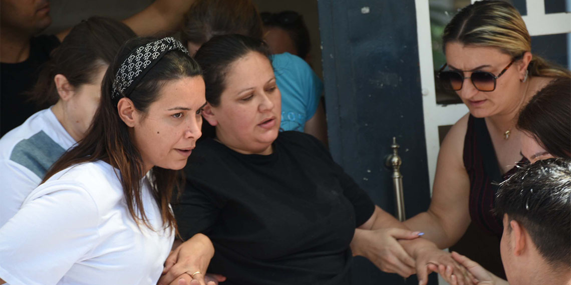 İzmir'in Buca ilçesinde, dünden beri haber alınamayan denizcilik lisesi öğrencisi Hasan Hüseyin Kaynak (16), yakınları tarafından evlerine 400 metre mesafedeki bir binanın otoparkında ölü bulundu.