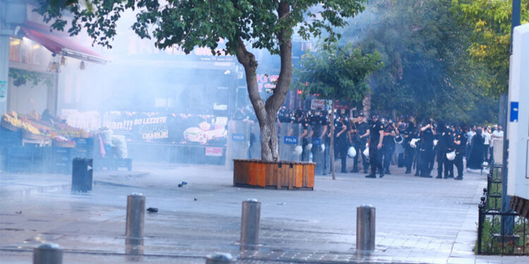 Siirt'te Hakkari protestosuna polis müdahalesi