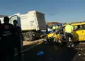 Kilis'te kamyon ile taksi çarpıştı; 2 ölü 8 yaralı