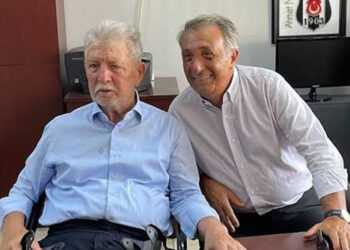 Ahmet Nur Çebi'nin babası hayatını kaybetti