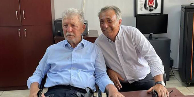 Ahmet Nur Çebi'nin babası hayatını kaybetti