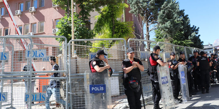 Mehmet Sıddık Akış'ın yargılandığı davanın duruşması başladı