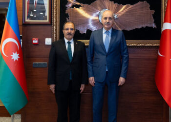 Numan Kurtulmuş Türkiye'nin Bakü Büyükelçiliği'ni ziyaret etti