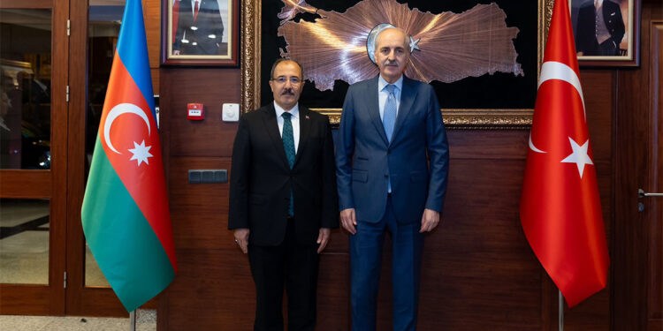 Numan Kurtulmuş Türkiye'nin Bakü Büyükelçiliği'ni ziyaret etti