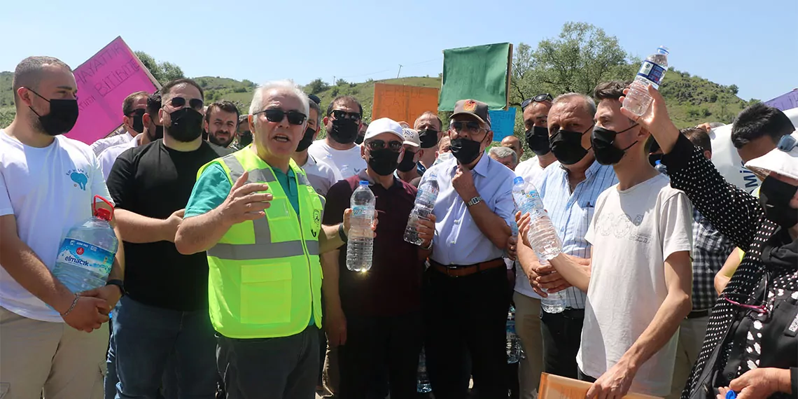 Bolu, bartın, karabük ve zonguldak'ta yaşayanları mağdur eden çevre kirliliği; tepki için çaya temiz su döktüler.