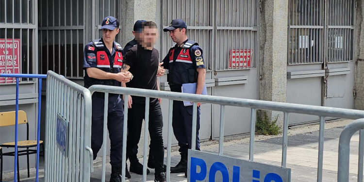 Yaşı küçük kızlardan uzak dur