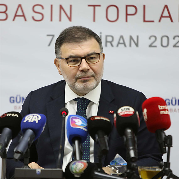 AK Parti İzmir İl Başkanı Bilal Saygılı'dan, partisinin il başkanlığında düzenlediği 'Gündem İzmir' başlıklı toplantıda İZBAN açıklaması.