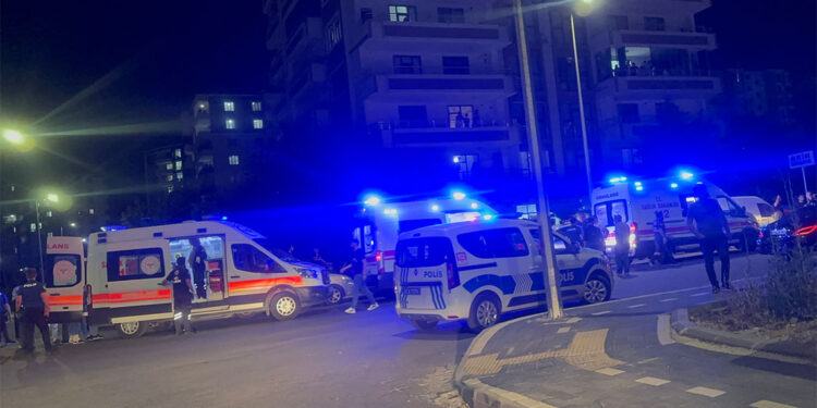 Diyarbakır'da iki grup arasında bıçaklı ve sopalı kavga