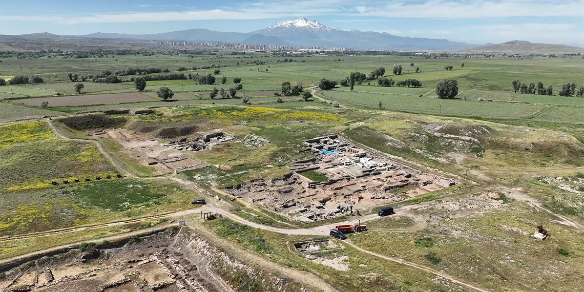 Kayseri'de 6 bin yıllık kültepe kaniş karum ören yeri'nde, 76'ncı yılında kazı çalışmaları başladı.