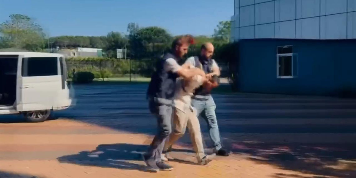 Beykoz'da huzurevinde hastalara şiddet uyguladığı gerekçesiyle gözaltına alınan personel Mehmet Şakir Ö., tutuklandı. Huzurevindeki şiddet görüntüleri, cep telefonu kamerasına yansıdı.