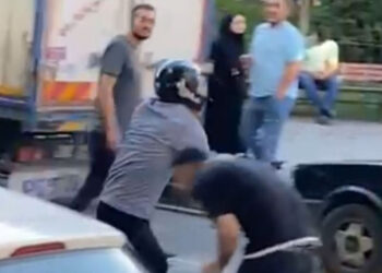 Sultangazi'de vatandaşlar kargaların saldırısına uğradı