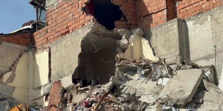 Üsküdar'da bayram öncesi evsiz bırakan yıkım