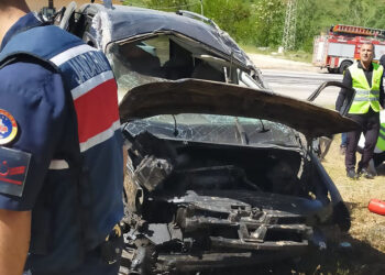 Sivas'ta hafif ticari araç şarampole devrildi; 1 ölü 5 yaralı