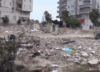 Depremde yıkılan binayı 'Raylı sistem depreme dayanıklı' diye satmışlar