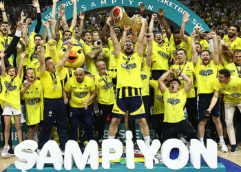 Fenerbahçe Beko şampiyonluk kupasını aldı