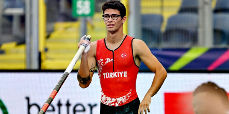 Ersu Şaşma bronz madalya kazanarak bir ilki başardı