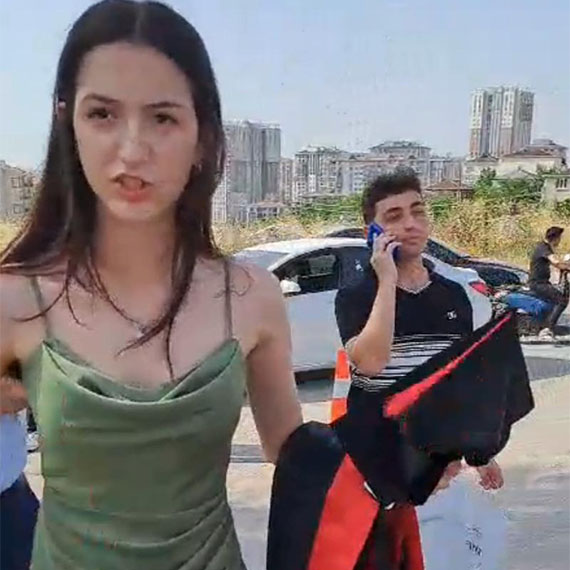 Kocaeli Valiliği’nden, ‘uygunsuz kıyafet’ gerekçesiyle öğrencilerin mezuniyet törenine alınmamasına inceleme başlatıldı.