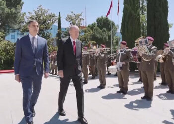 Erdoğan Pedro Sanchez tarafından resmi törenle karşılandı