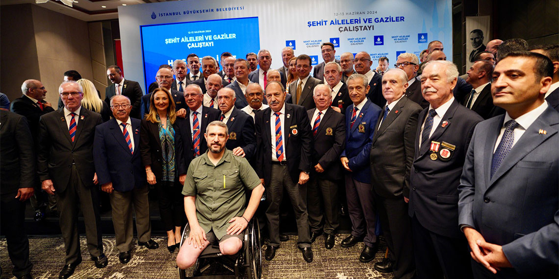 Cumhuriyet Halk Partisi Genel Başkanı Özgür Özel, "Şehit yakınlarına ve gazilere birer maaş ikramiye verilmesinin kanun teklifini hazırlıyoruz" dedi.
