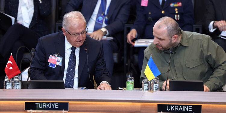 Bakan Güler, NATO Savunma Bakanları Toplantısı'nın birinci oturumuna katıldı