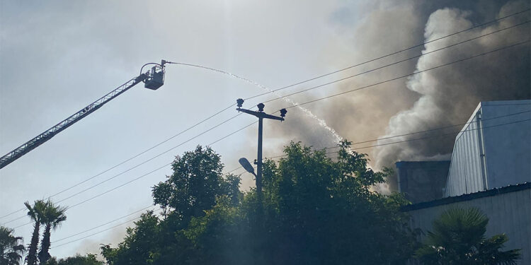 Samsun'da elyaf fabrikasında yangın