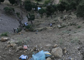 Adıyaman'da otomobil uçuruma yuvarlandı; 1 ölü, 1 yaralı