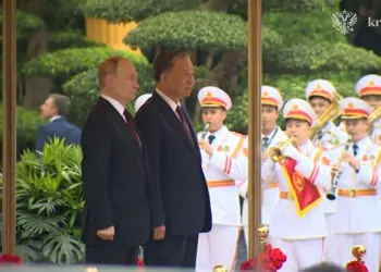 Putin bugün vietnam'da resmi törenle karşılandı