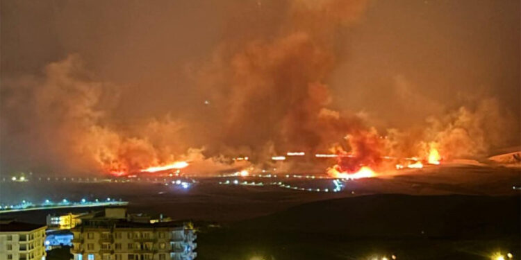 Siirt'te yıldırım düşen arazide yangın; 30 dekar zarar gördü