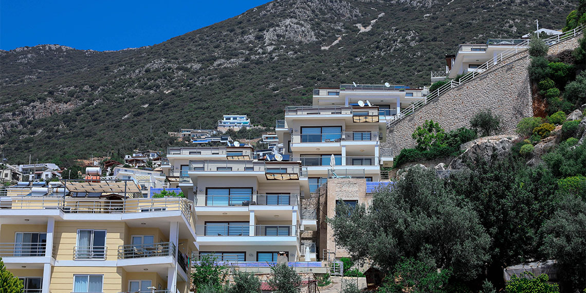 Kurban Bayramı tatilinin gözde merkezlerinden Kaş, Kalkan ve Fethiye'de villa turizmi popüler oldu; bayramda doluluk yüzde 90'ı aştı.