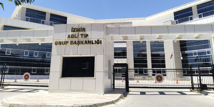 Oturduğu apartmanın yöneticisi tarafından öldürüldü