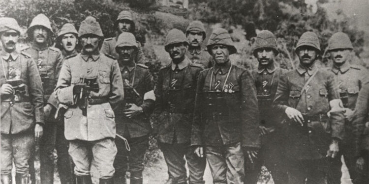 Atatürk'ü duygulandıran o destan tüm cephelerde okutulmuş