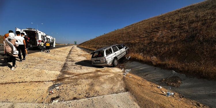 Aksaray'da bayram tatilinden dönen aile kaza yaptı; 7 yaralı