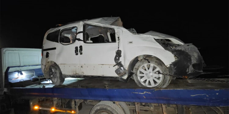 Konya'da hafif ticari araç devrildi; 4 ölü, 2 yaralı