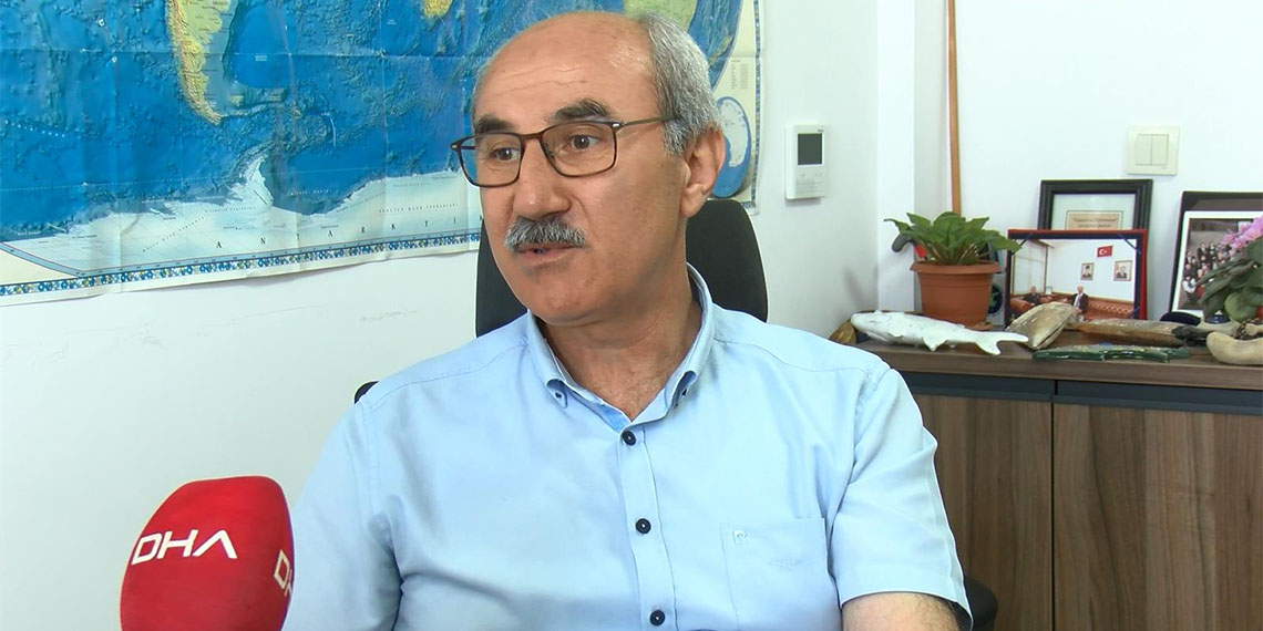 Bandırma Onyedi Eylül Üniversitesi Denizcilik Fakültesi Dekanı Prof. Dr. Mustafa Sarı, "Denizdeki kirlilik devam ediyor. Önlem alınmazsa ekosisteminin ömrünü önceden kestiremeyeceğimiz Marmara Denizi, yararlanılamaz bir hale gelebilir" dedi.