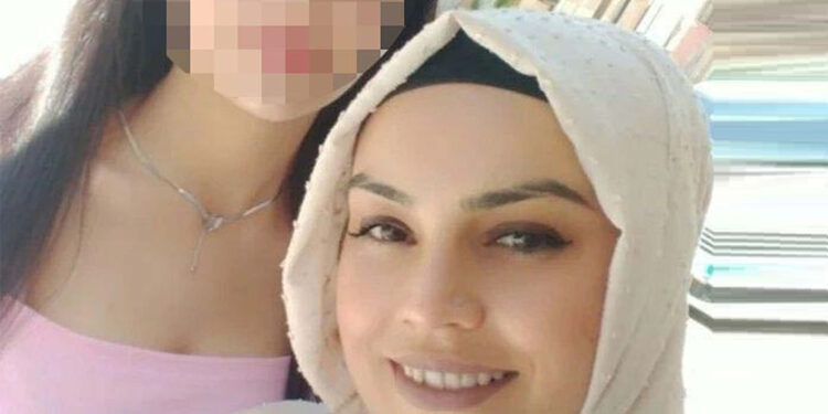 Boşanma aşamasındaki eşi tarafından defalarca bıçaklanarak öldürüldü