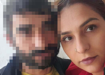 Konuşmak için dışarı çağırdığı eşini tabancayla öldürdü