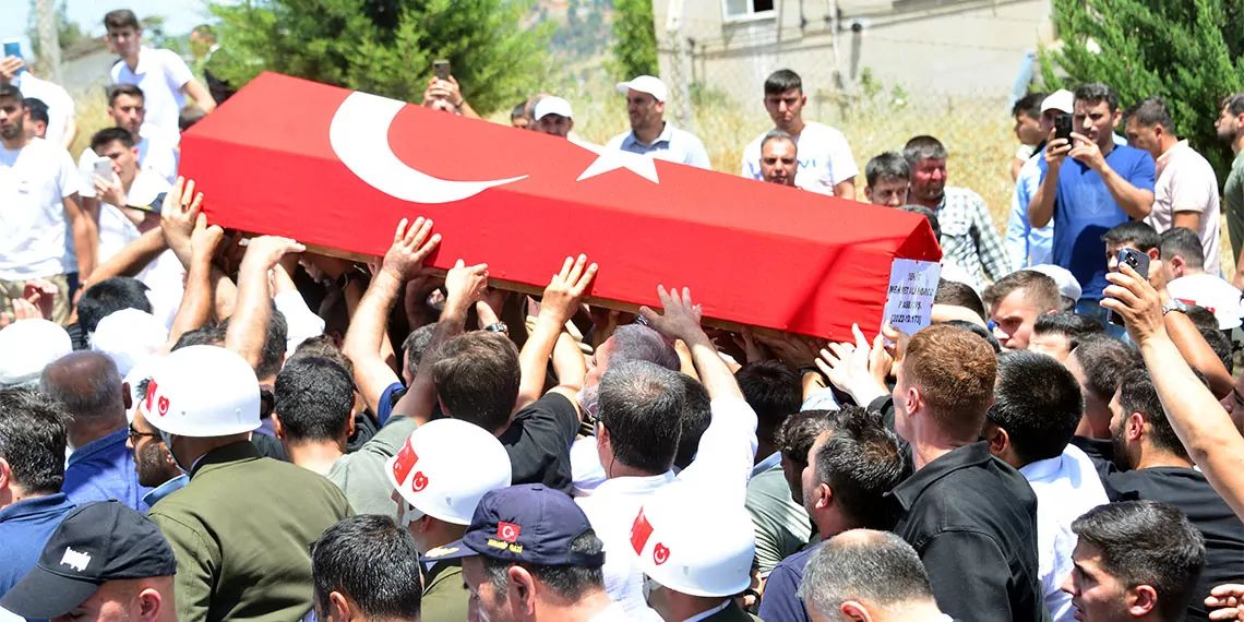 Pençe-kilit operasyonu şehidi son yolculuğuna uğurlandı. Törene, tarım ve orman bakan yardımcısı abdulkadir polat ile 6'ncı kolordu komutanı tümgeneral mehmet özeren de katıldı.