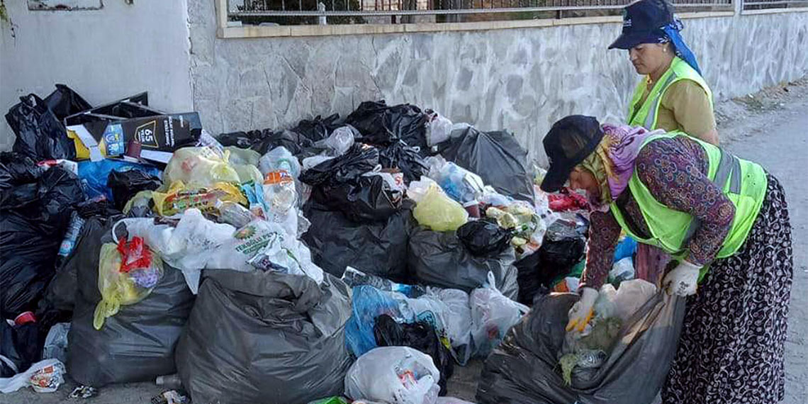 Tatilcilerin akınına uğrayan Marmaraereğlisi'nden 450 ton çöp toplandı