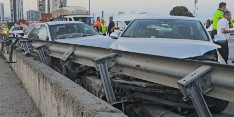 Kartal D-100 Karayolu'nda zincirleme kaza; 6 yaralı