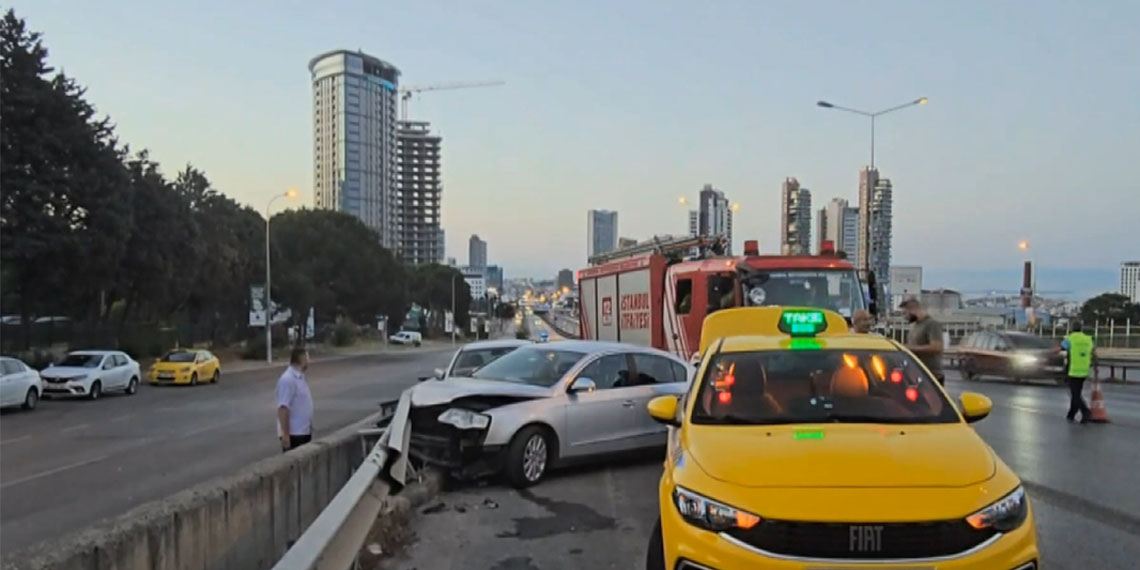 Kartal D-100 Karayolu'nda zincirleme kaza meydana geldi, kazada 2'si çocuk 6 kişi yaralandı.