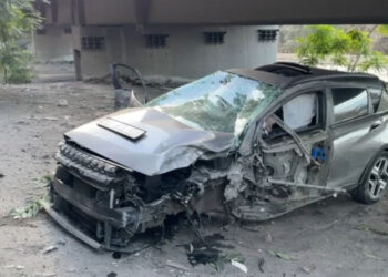 Viyadükten uçan otomobilin sürücüsü yaralandı