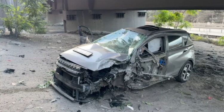 Viyadükten uçan otomobilin sürücüsü yaralandı