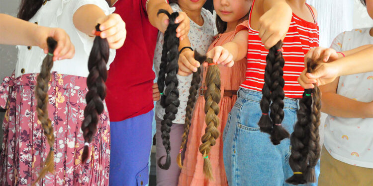 Son kez saçlarını kanser hastaları için bağışladı