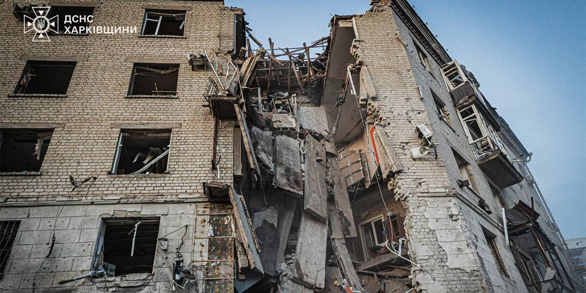 Ukrayna Devlet Başkanı Volodimir Zelenski, Harkiv’de düzenlenen 2 kişinin hayatını kaybettiği, 53 kişinin de yaralandığı saldırı sonrası hava savunma sistemlerine ihtiyaç duyduklarını söyledi.