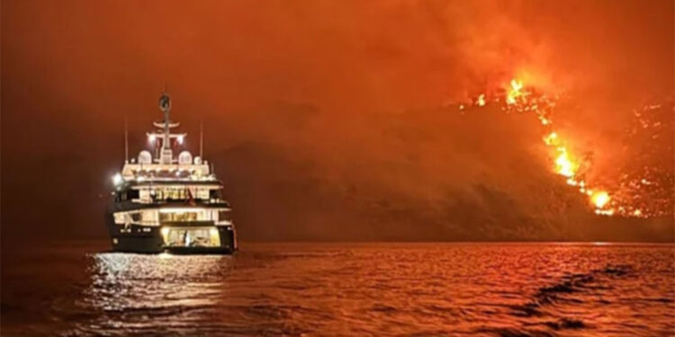 İdra adasında yangın çıkaran 13 kişi gözaltına alındı