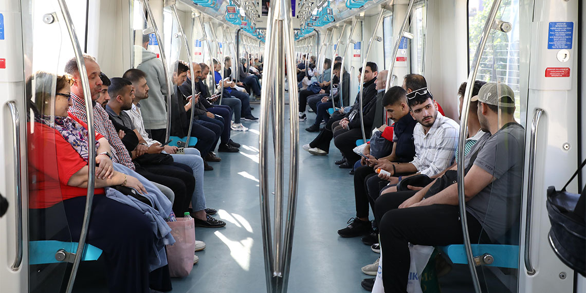 Ulaştırma ve Altyapı Bakanı Abdulkadir Uraloğlu, "Bayramda 7 milyon 428 kişi demir yollarını kullandı" diye konuştu.