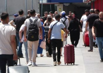 Büyük İstanbul Otogarı'nda dönüş yoğunluğu yaşanıyor